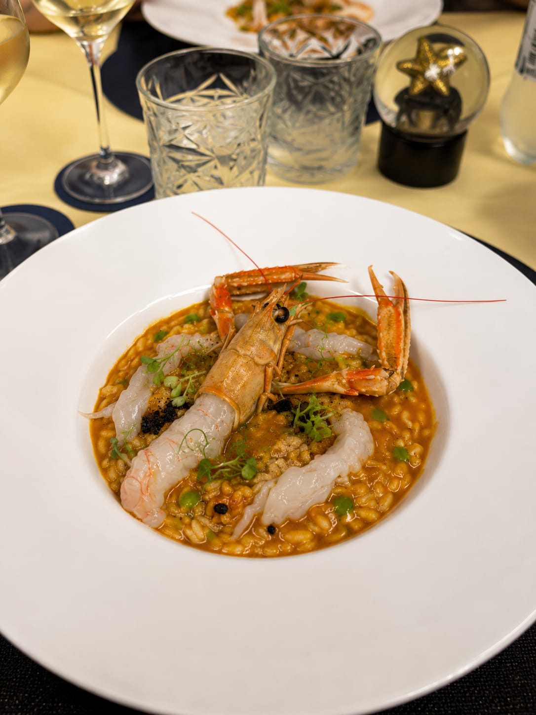 Risotto con scampi e gamberi crudi